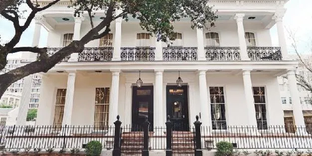 The Henry Howard Hotel