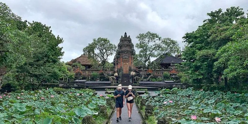 Pura Taman Saraswati