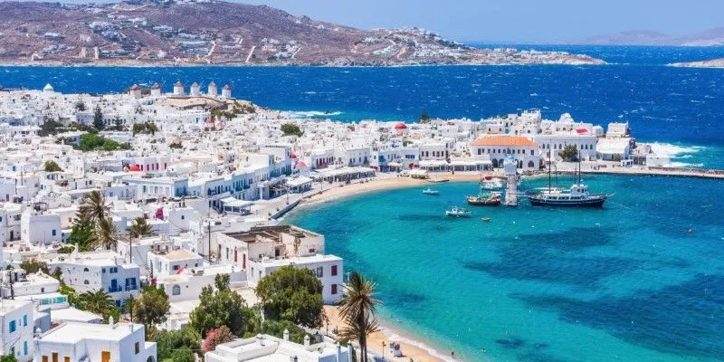 Vibrant nightlife in Mykonos