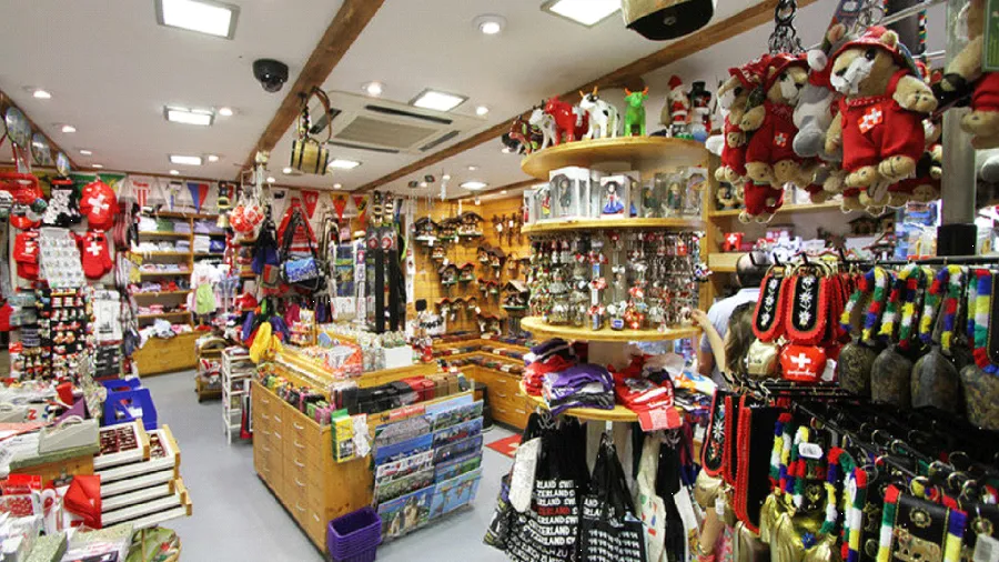 Souvenir shopping in Ravenna