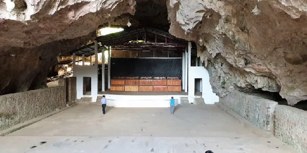Vieng Xai Caves
